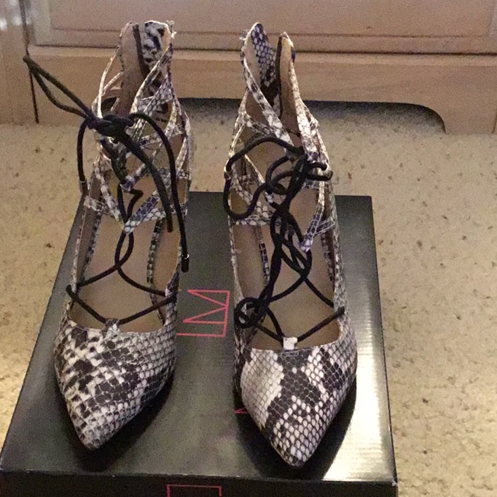 Worn once Faux snake skin like heel Size 8M